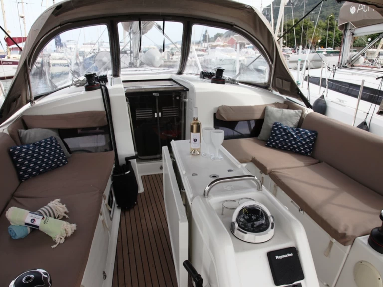 Pronajmout si Jeanneau Sun Odyssey 440 v Benítses