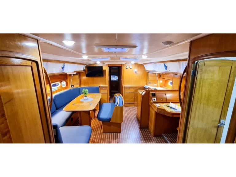 Bavaria Bavaria 50 jednotlivci a charterové společnosti v Salamína