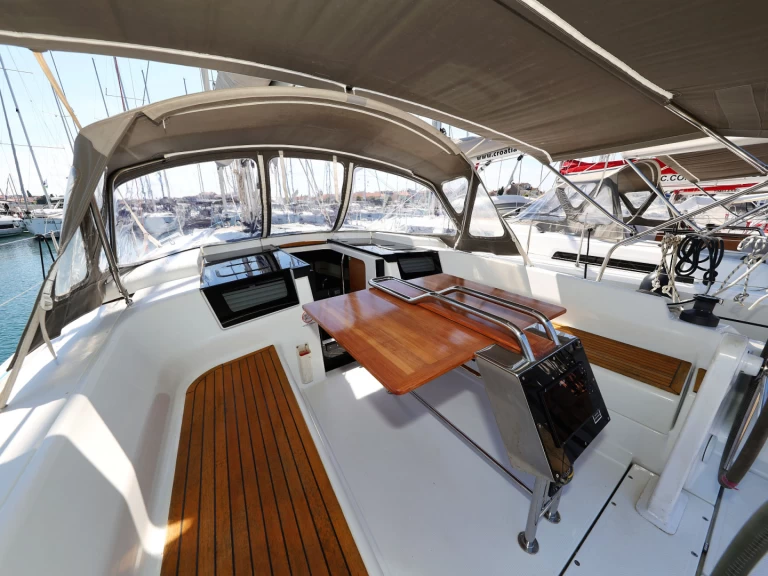 Pronajmout Plachetnice se skipperem či ne Hanse v Biograd Na Moru