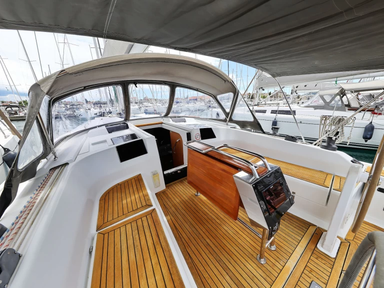 Pronajmout Plachetnice se skipperem či ne Hanse v Biograd Na Moru