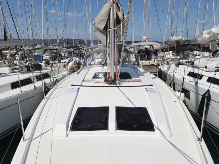 Pronajmout Plachetnice se skipperem či ne Hanse v Biograd Na Moru