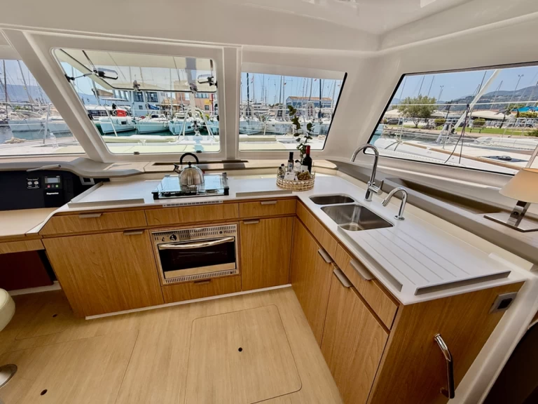 Pronajmout Katamarán se skipperem či ne Bali v Nidri