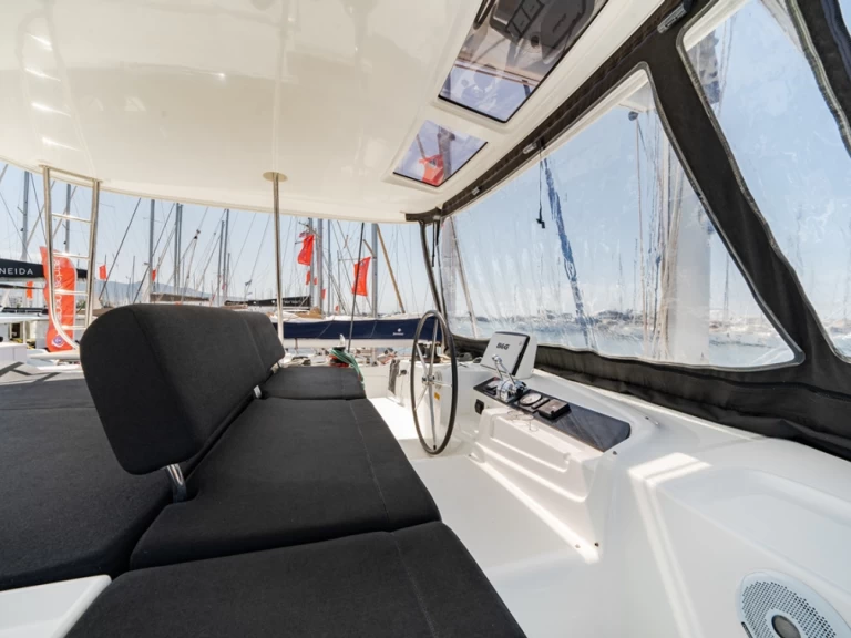 Pronájem lodi Lagoon Lagoon 46 v Alimos na Samboatu