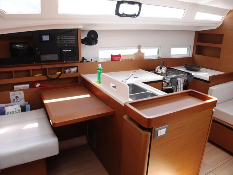 Pronájem lodi Jeanneau Sun Odyssey 410 v Benítses na Samboatu