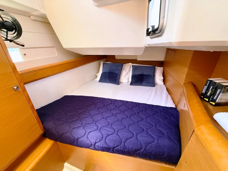 Pronájem Plachetnice Jeanneau s licencí