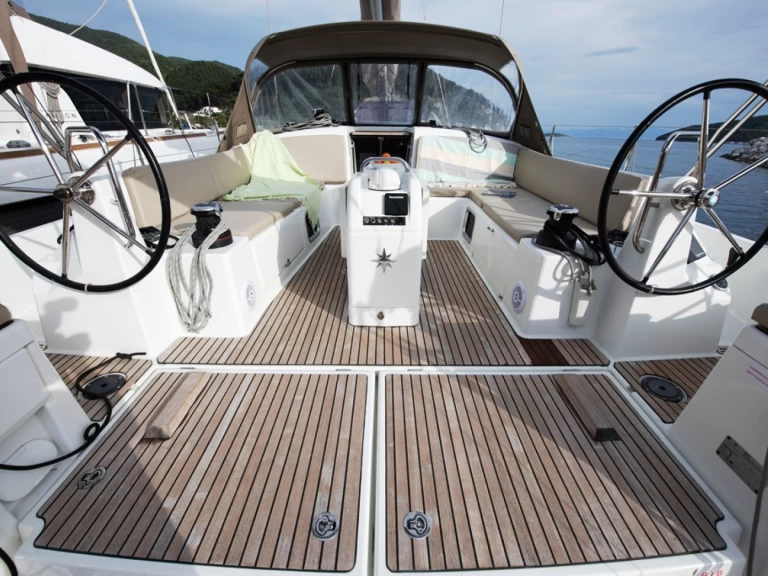 Pronajmout si Jeanneau Sun Odyssey 490 v Neo Klima