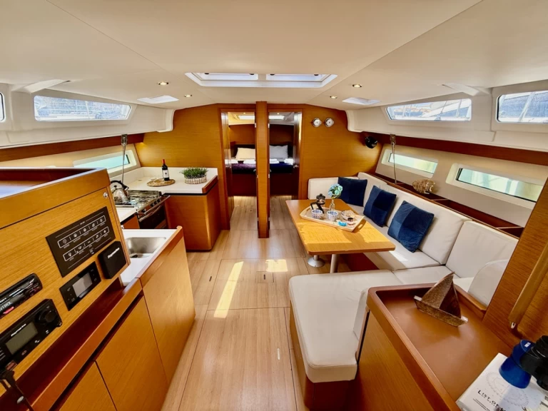 Pronajmout Plachetnice se skipperem či ne Jeanneau v Piso Livadi