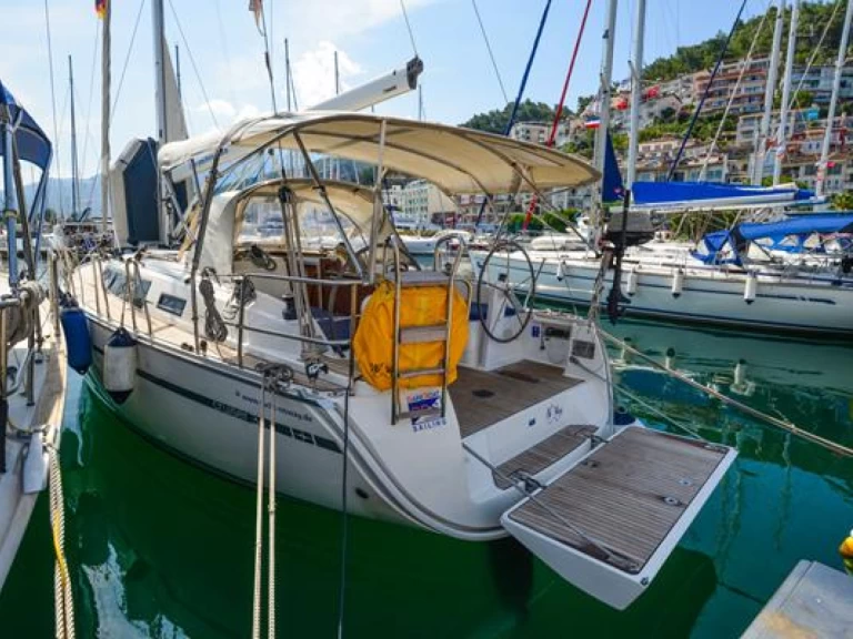 Pronajmout si Bavaria Cruiser 37 v Fethiye