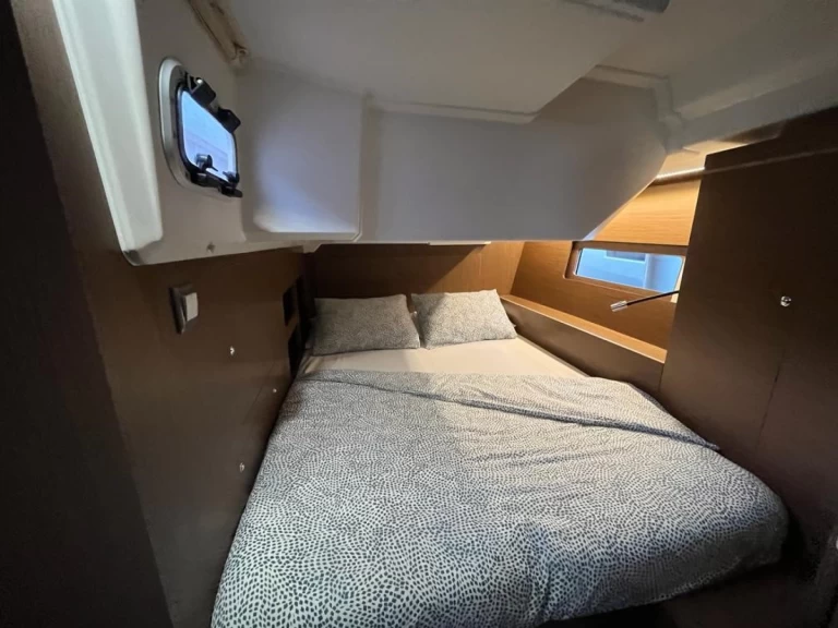 Pronajmout si Bénéteau Oceanis 46.1 v Pomer