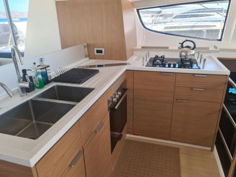 Pronajmout Katamarán se skipperem či ne Bali v Lavrio