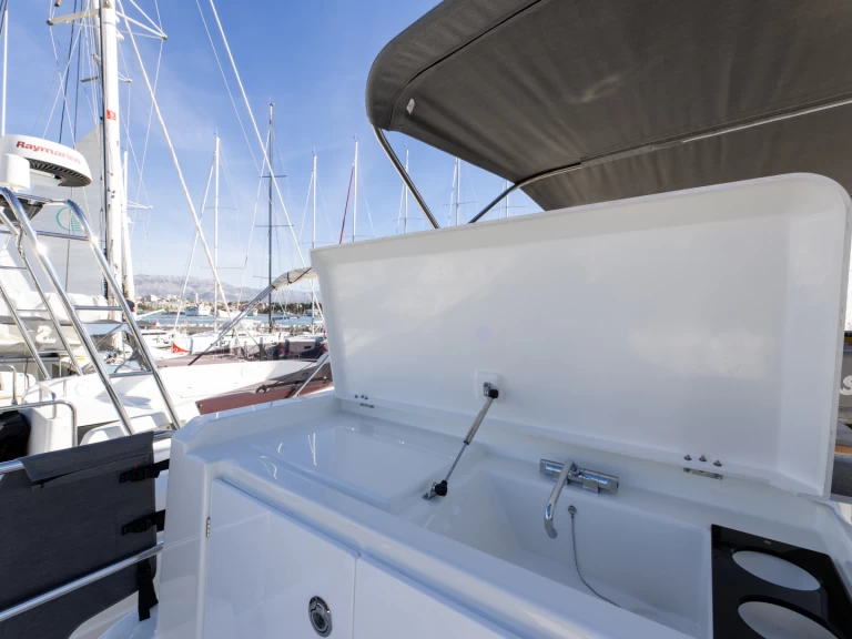 Pronájem lodi Bénéteau Swift Trawler 41 v Split na Samboatu