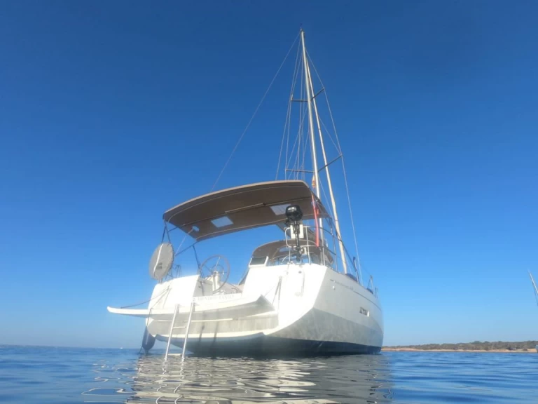 Jeanneau Sun Odyssey 449 jednotlivci a charterové společnosti v Ibiza Town