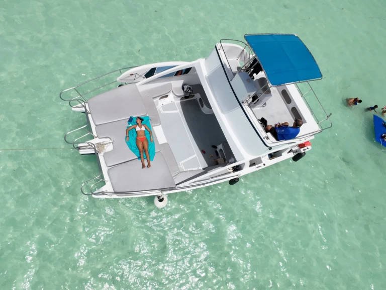 Pronájem Katamarán Custom Made s licencí