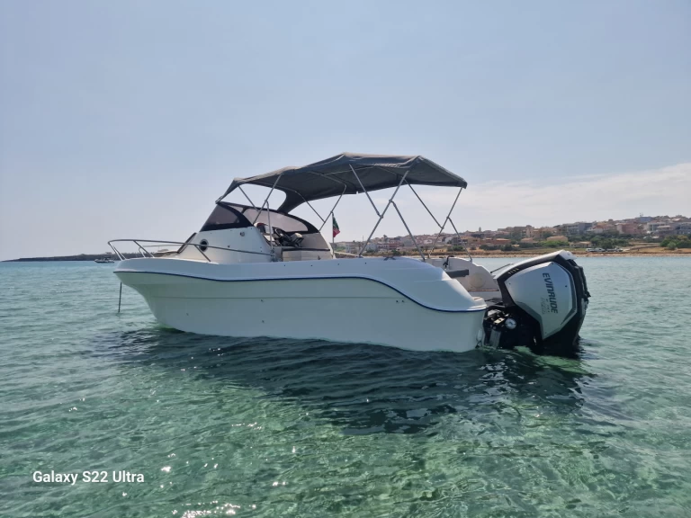 Motorová loď k pronájmu v Avola za nejlepší cenu