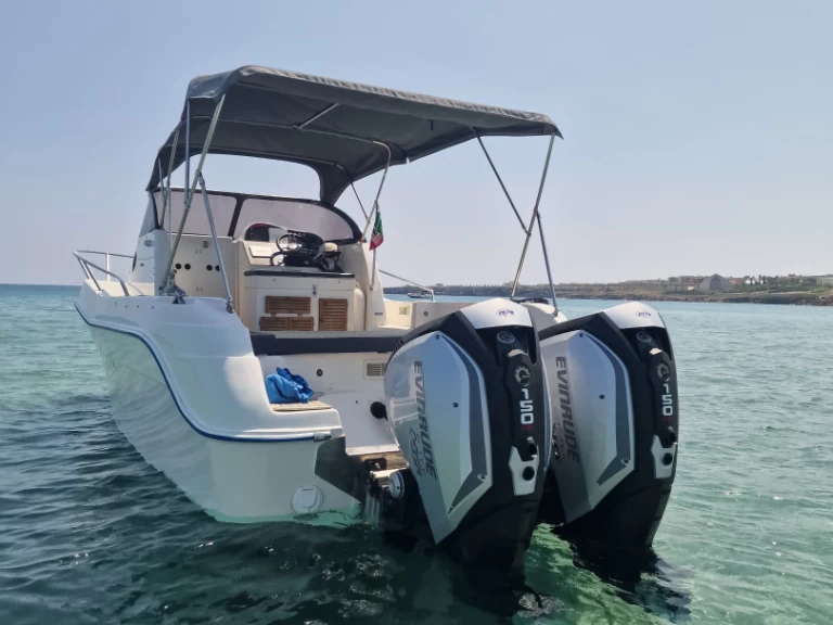 Quicksilver Quicksilver 750 Offshore jednotlivci a charterové společnosti v Avola