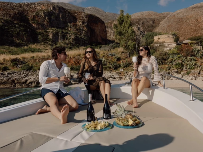 Pronajmout Motorová loď se skipperem či ne LIVER v Castellammare del Golfo