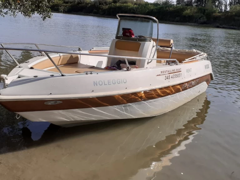 Pronájem lodi Venice lákavé ceny voyage 18