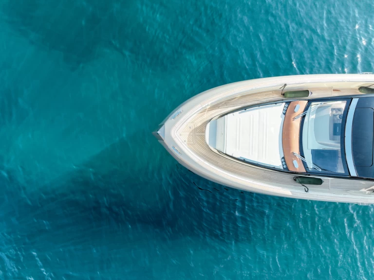 Motorová loď k pronájmu v Port Pierre Canto za nejlepší cenu