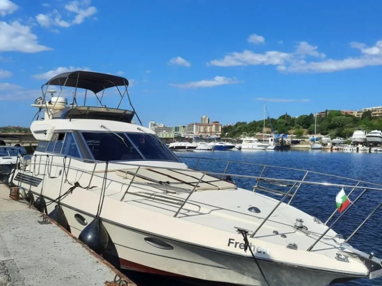 Riva rivarama 44 jednotlivci a charterové společnosti v Pula