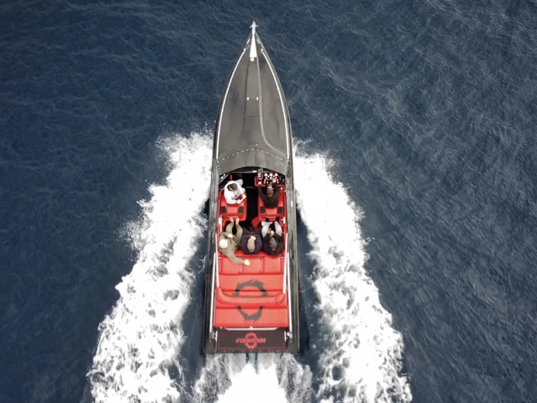 Pronajmout Motorová loď se skipperem či ne Fountain v Glyfada