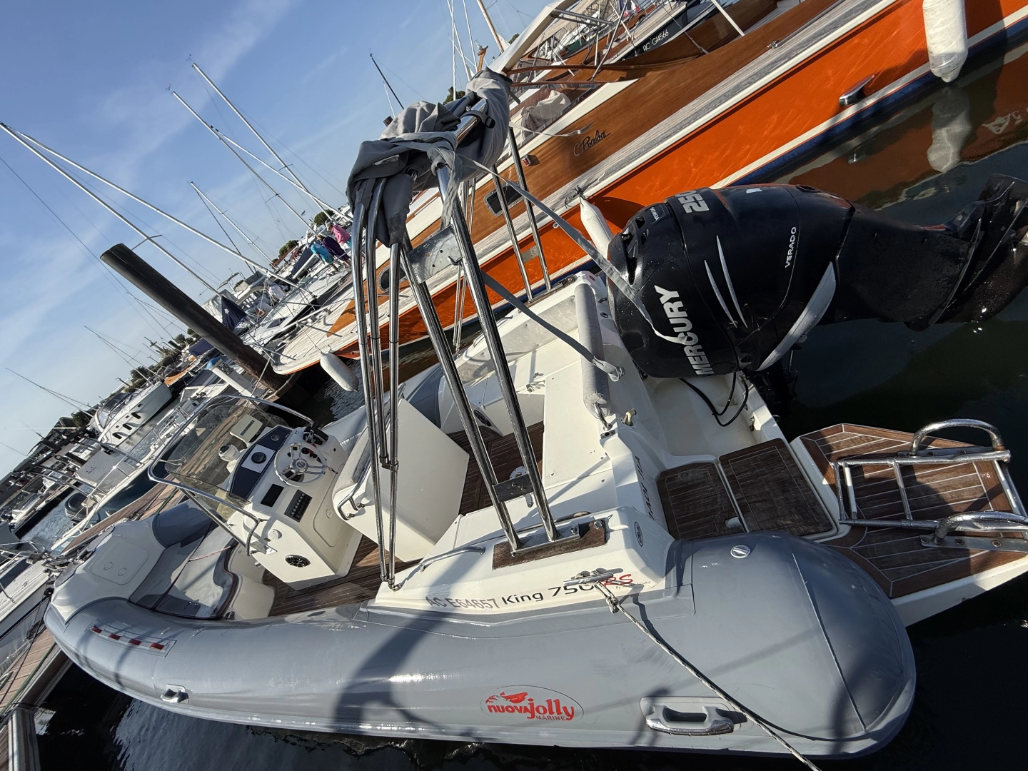 Nuova Jolly King 700 Rs jednotlivci a charterové společnosti v Arcachon