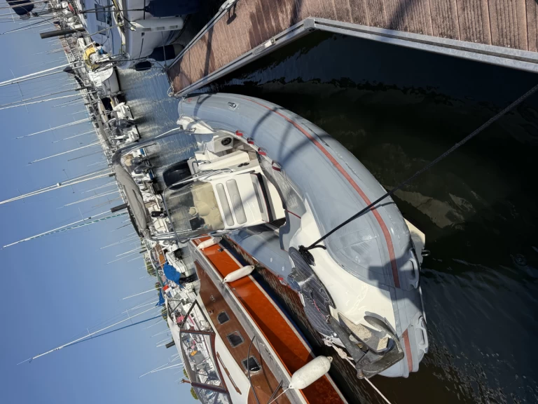 Pronajmout si Nuova Jolly King 700 Rs v Arcachon