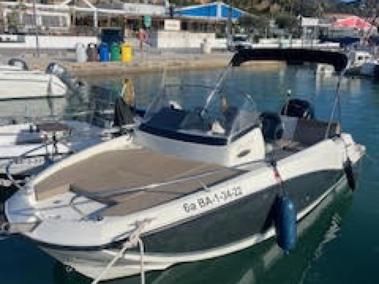 Pronájem lodi Quicksilver Activ 605 Sundeck v Castelldefels na Samboatu