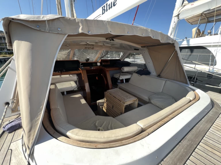 Pronajmout si Jongert 2000 s  v Cannes