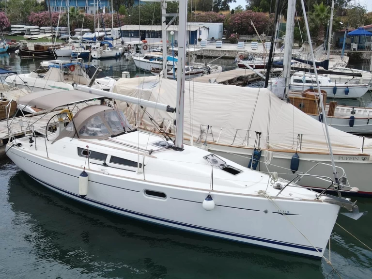 Pronajmout si Jeanneau Sun Odyssey 36i v Lavrio