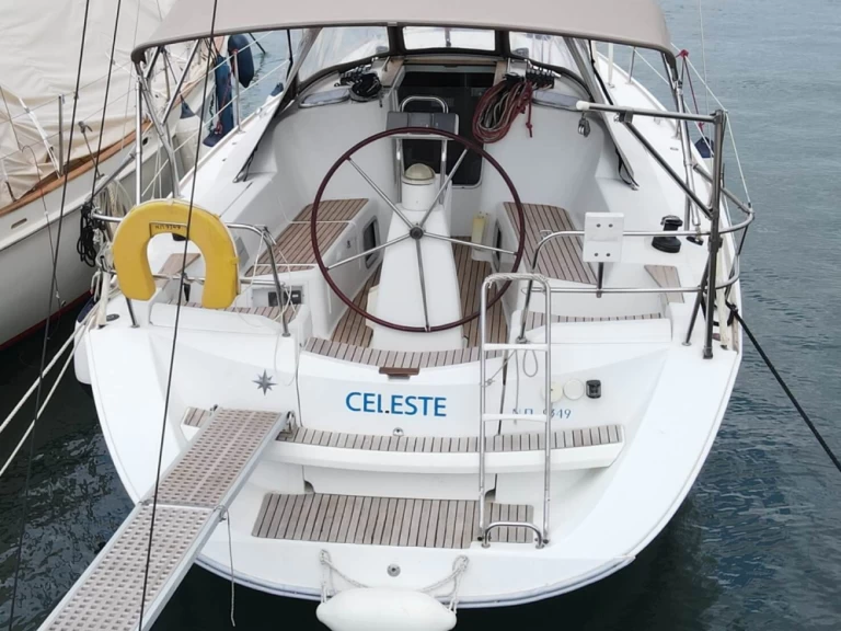 Pronájem lodi Lavrio lákavé ceny Sun Odyssey 36i
