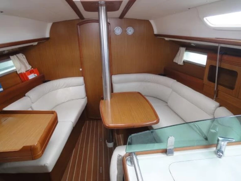 Pronájem Plachetnice v Lavrio -Jeanneau Sun Odyssey 36i