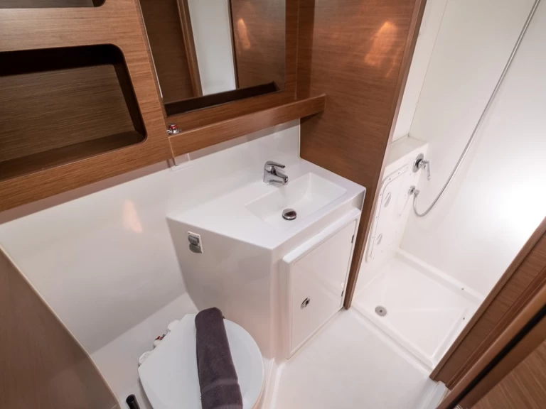 Pronájem Katamarán Lagoon s licencí