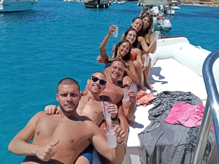 Pronájem Polotuhá loď Capelli s licencí