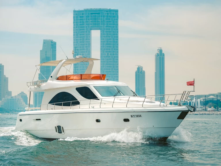 Pronájem jachty v Dubaï harbour -Azimut X1 na Samboatu