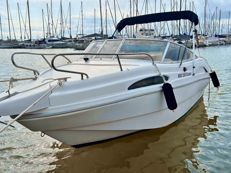Pronájem Motorová loď Rio s licencí