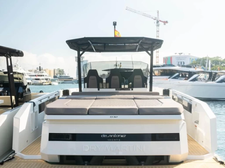 Pronajmout si DE ANTONIO Yachts 32 OPEN v Mahon