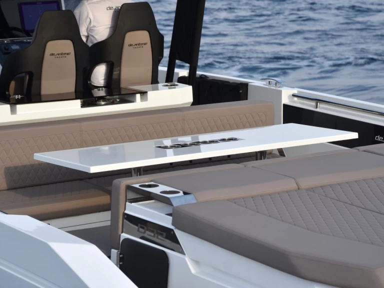 Pronájem Motorová loď v Mahon -DE ANTONIO Yachts 32 OPEN
