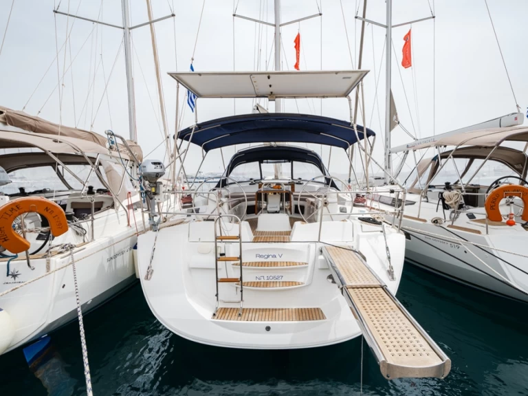 Jeanneau Jeanneau 53 jednotlivci a charterové společnosti v Lavrio