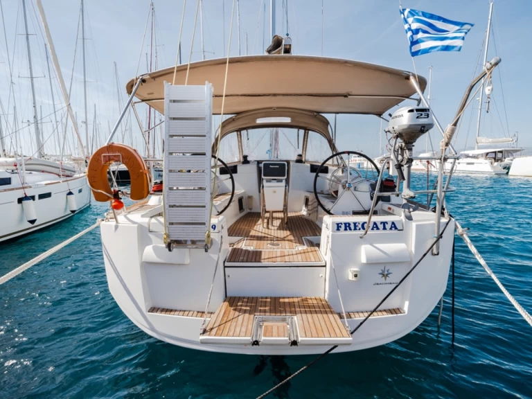 Pronajmout si Jeanneau Sun Odyssey 439 v Lavrio