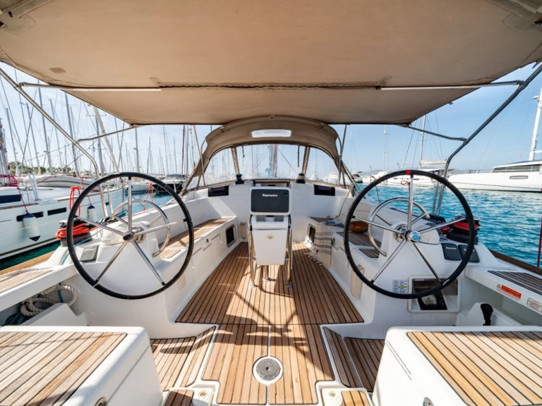 Pronájem lodi Lavrio lákavé ceny Sun Odyssey 439