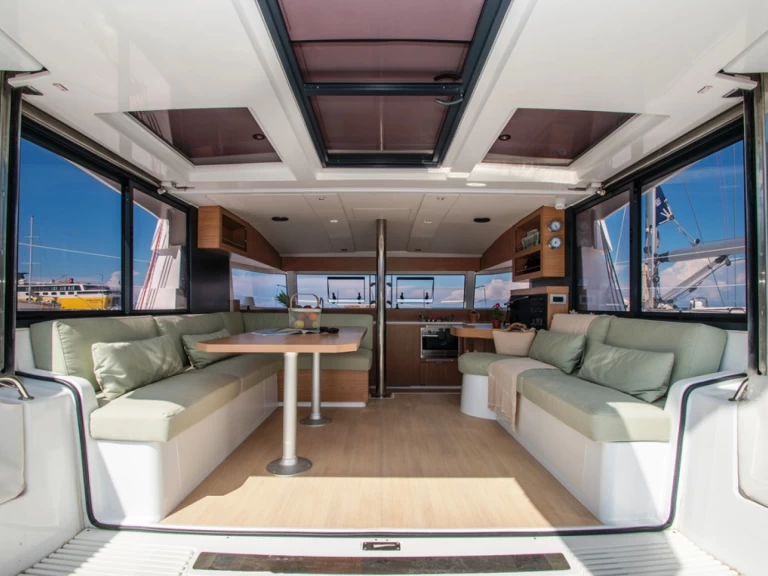 Pronájem jachty v Nidri -Bali Bali Catsmart na Samboatu