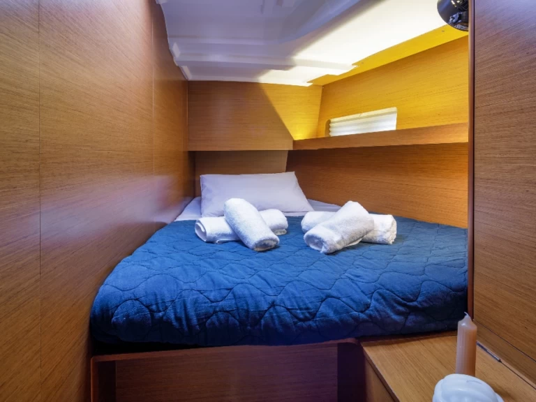 Pronajmout Plachetnice se skipperem či ne Jeanneau v Nea Peramos