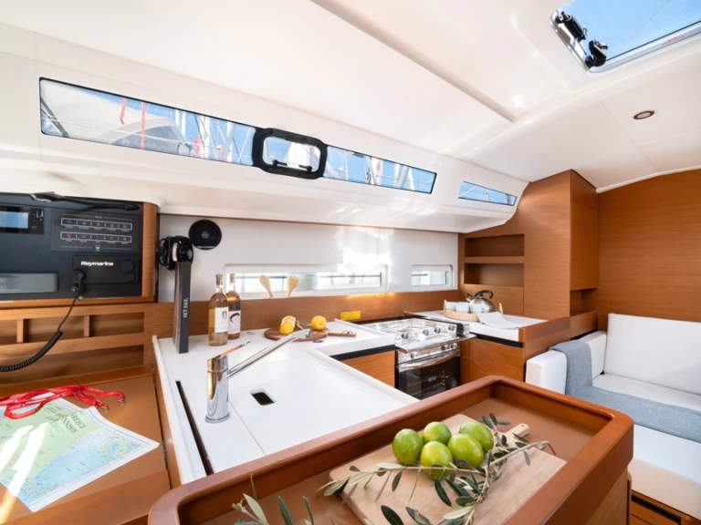 Pronajmout Plachetnice se skipperem či ne Jeanneau v Kos