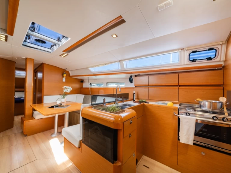 Pronájem Plachetnice Jeanneau s licencí