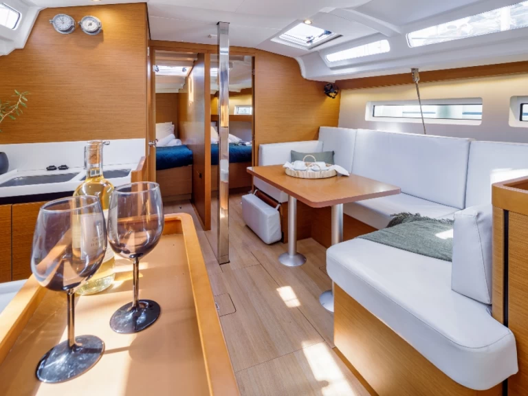 Jeanneau Sun Odyssey 440 jednotlivci a charterové společnosti v Rhodos