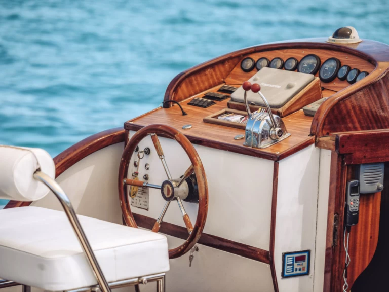 Pronájem lodi Forio lákavé ceny Sparviero