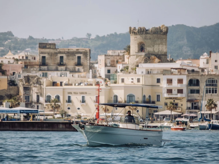 Pronájem lodi Forio lákavé ceny Gozzo 780