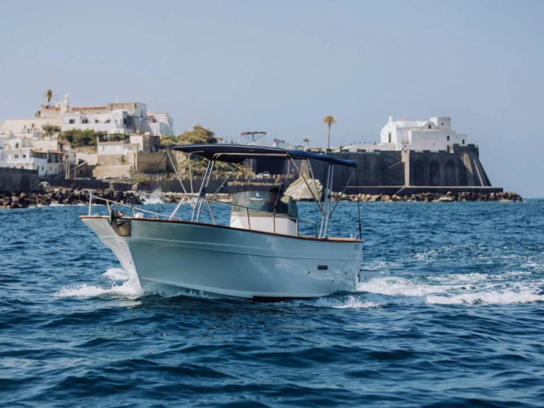 Pronajmout Motorová loď se skipperem či ne O.P Nautica v Forio