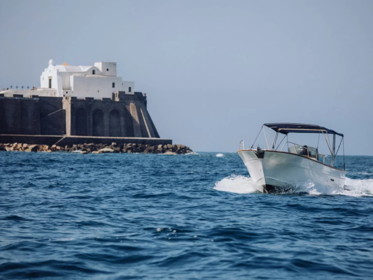 Pronájem Motorová loď O.P Nautica s licencí