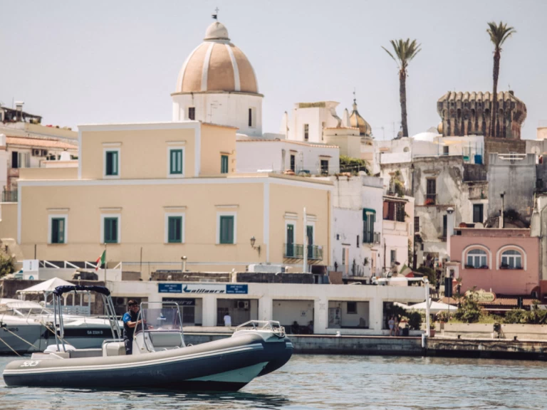 Pronájem Polotuhá loď v Forio -Sacs 750